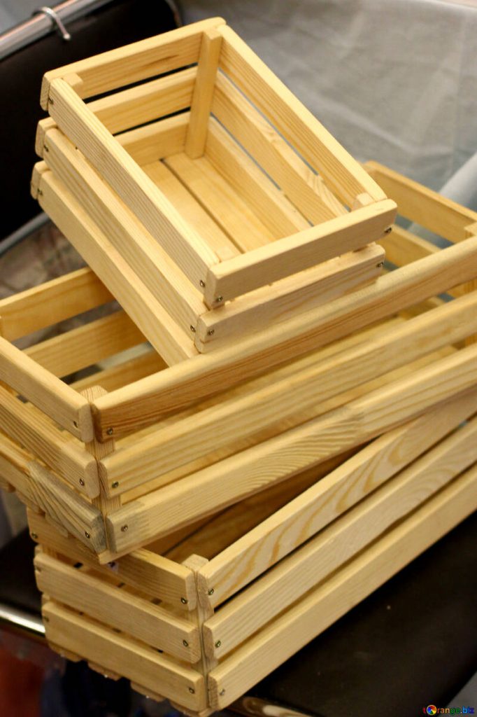 cajas de madera apiladas